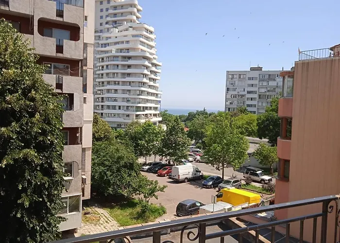 Flora Beach Apartaments