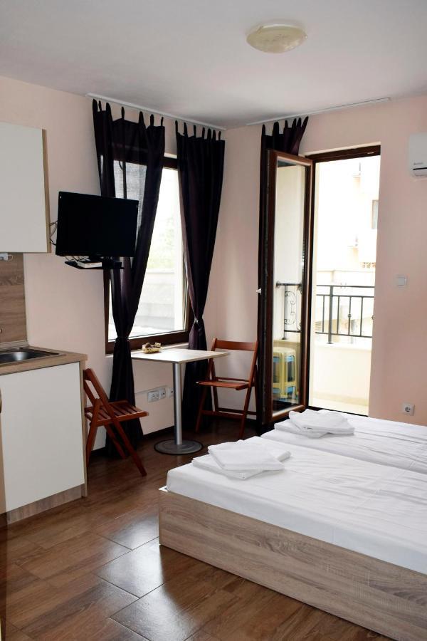 Flora Apartment *