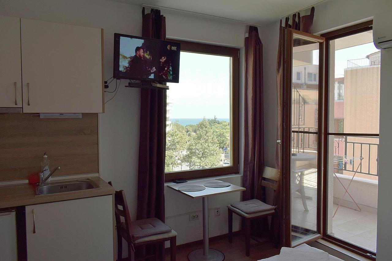 Flora Apartment