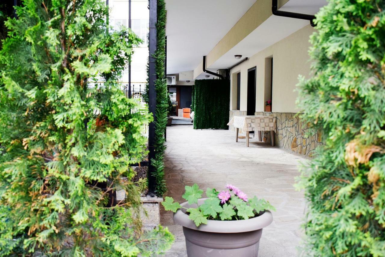 Flora Apartment